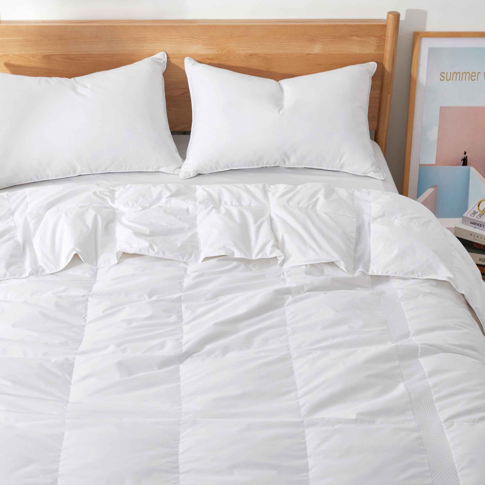 Ultra Lightweight Cooling Down Comforter