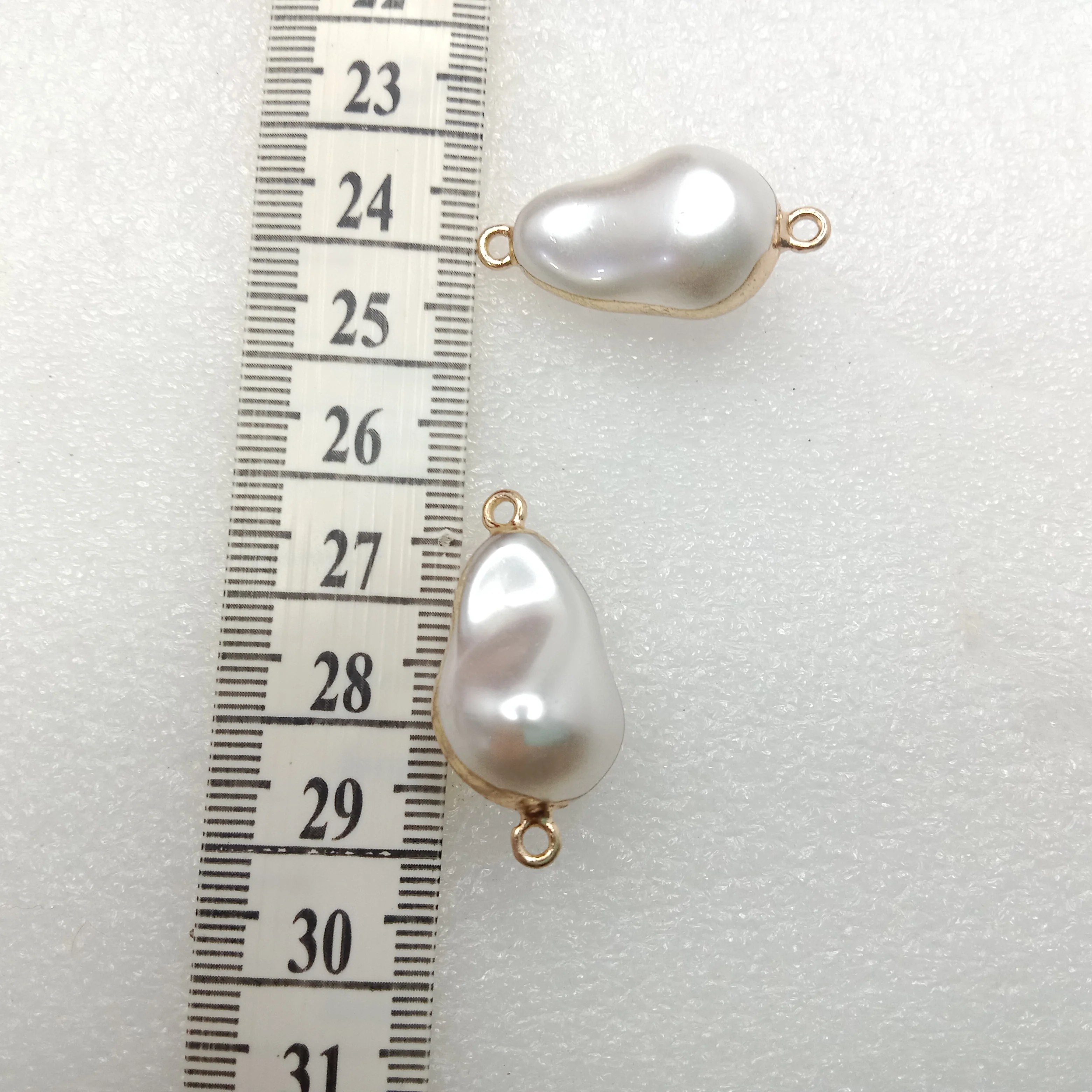 White (4pcs) high quality pearl connectors 26 mm(2cm )