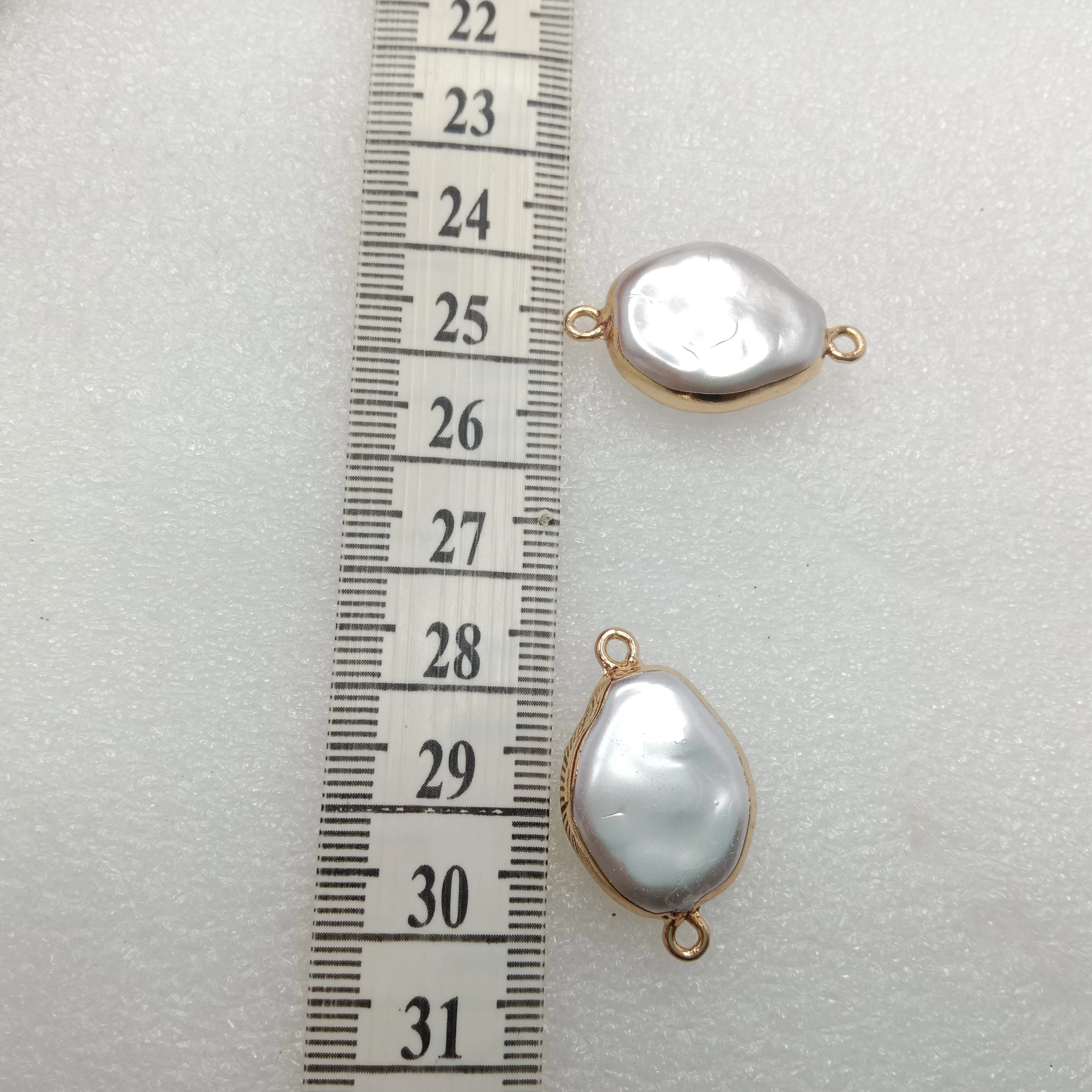 White (4pcs) high quality pearl connectors 26mm(2cm )