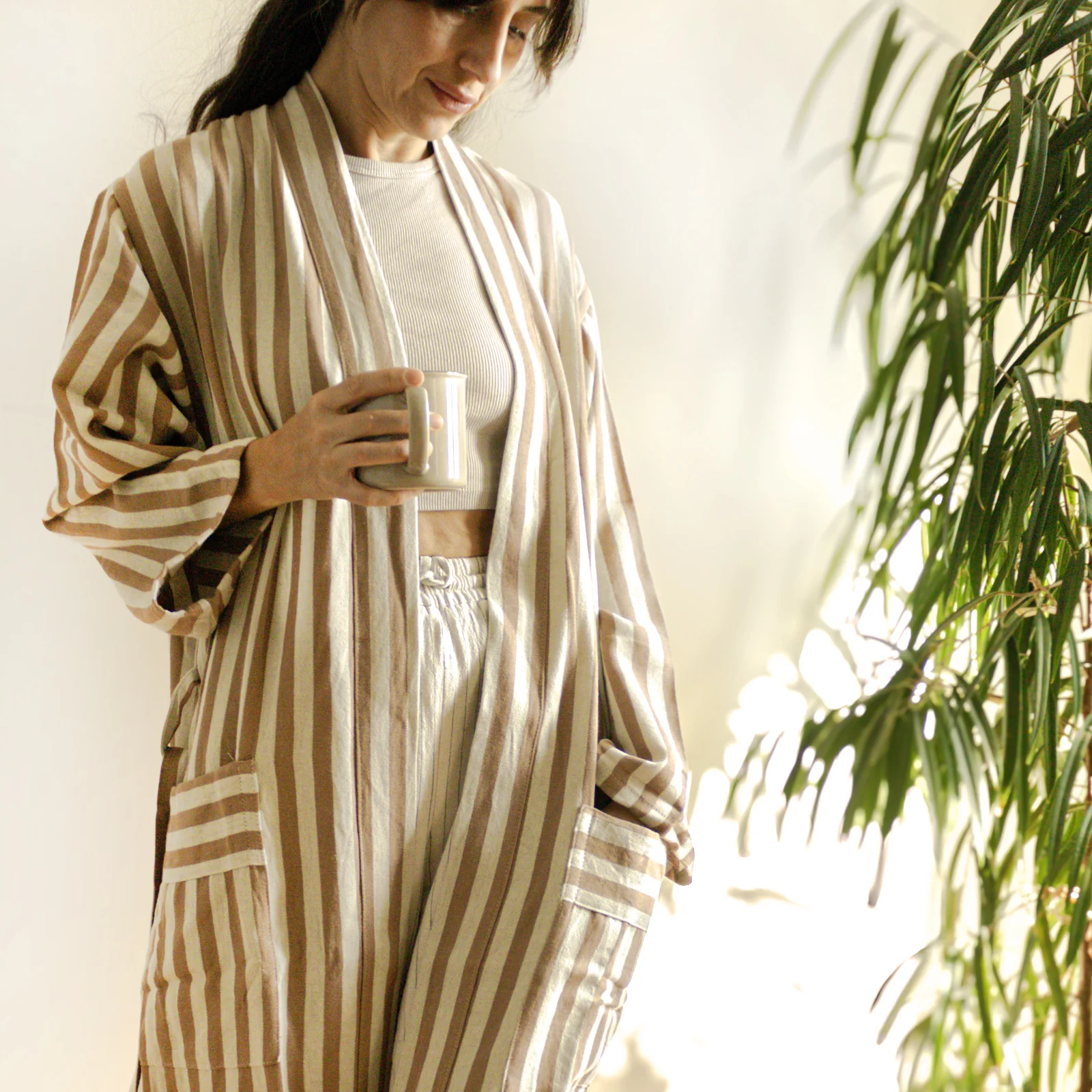 BROWN STRIPES ROBE - Handgewebter Bademantel f��r luxuri?se Entspannung