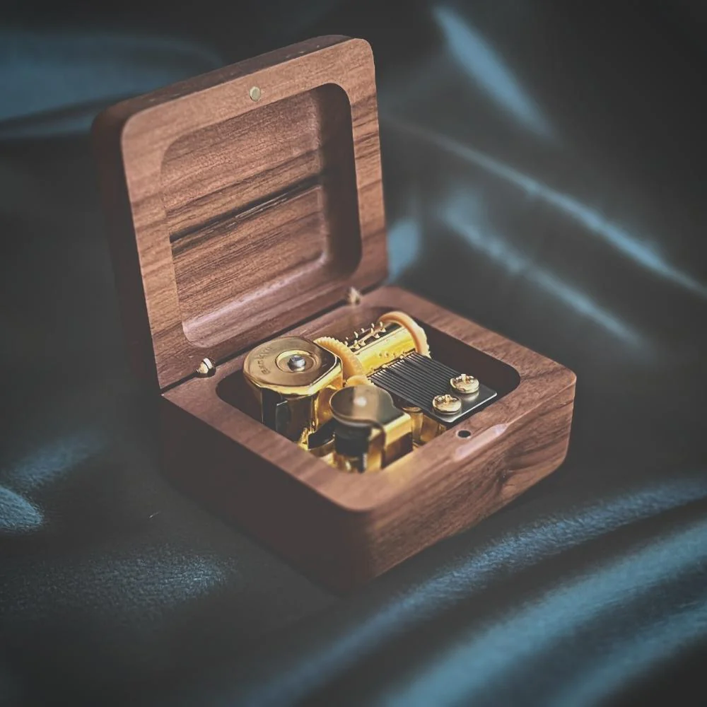 Bruna - Small Music Box without Stopper