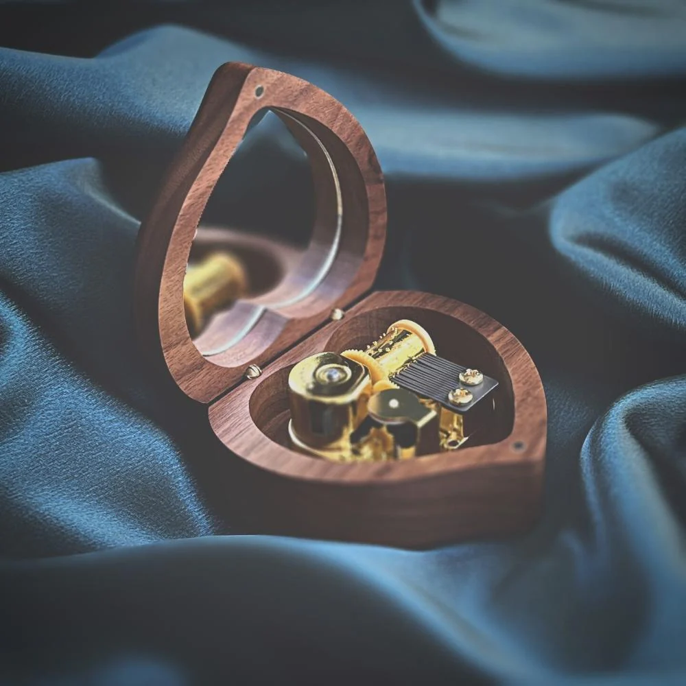 Lova - Heart Music box with Mirror