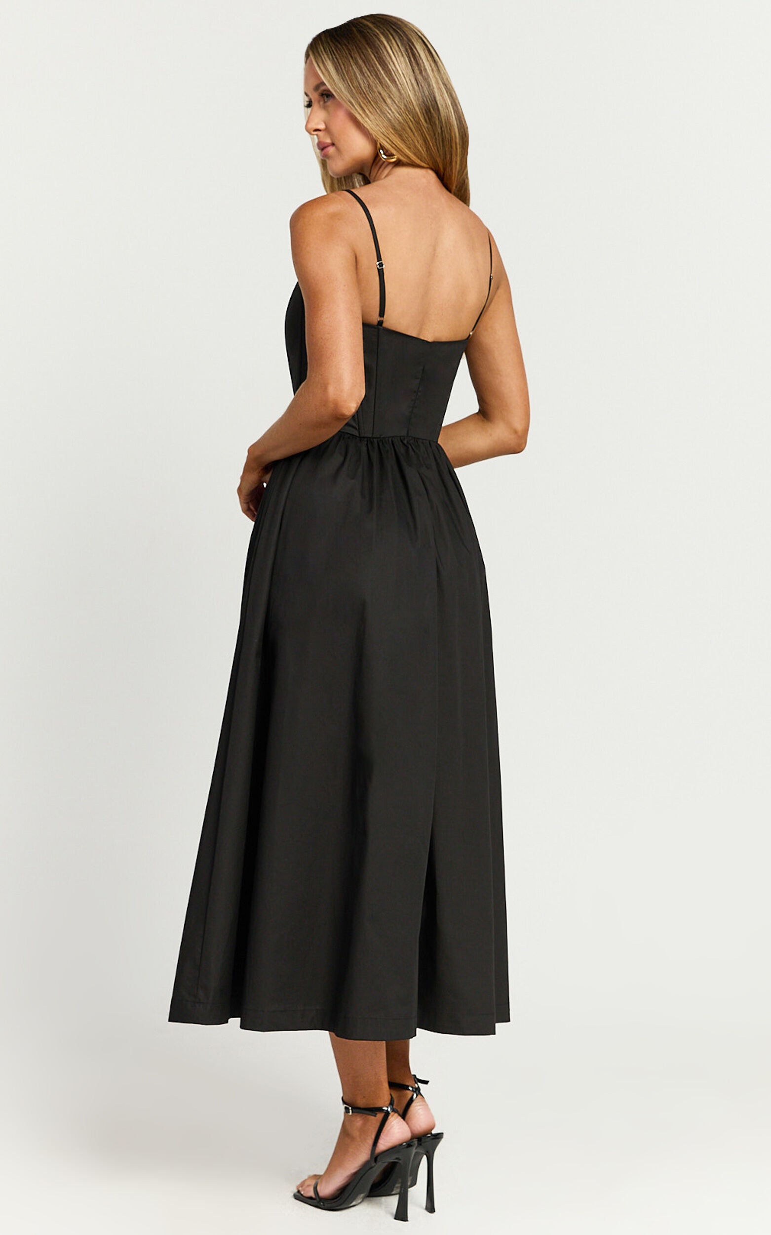 Braelyn Midi Dress - Scoop Neck Flare Dress in Black