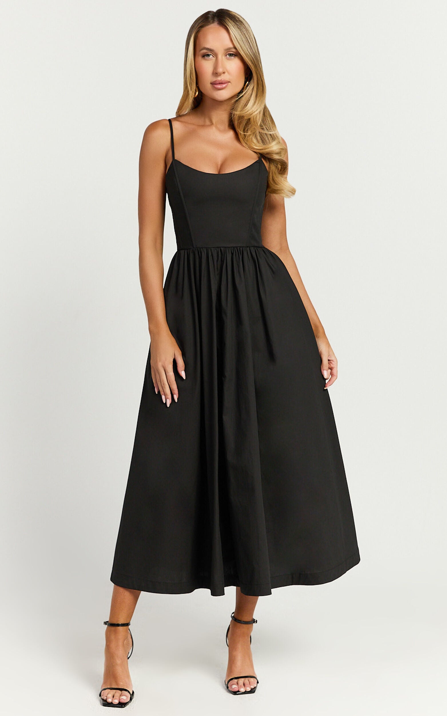 Braelyn Midi Dress - Scoop Neck Flare Dress in Black