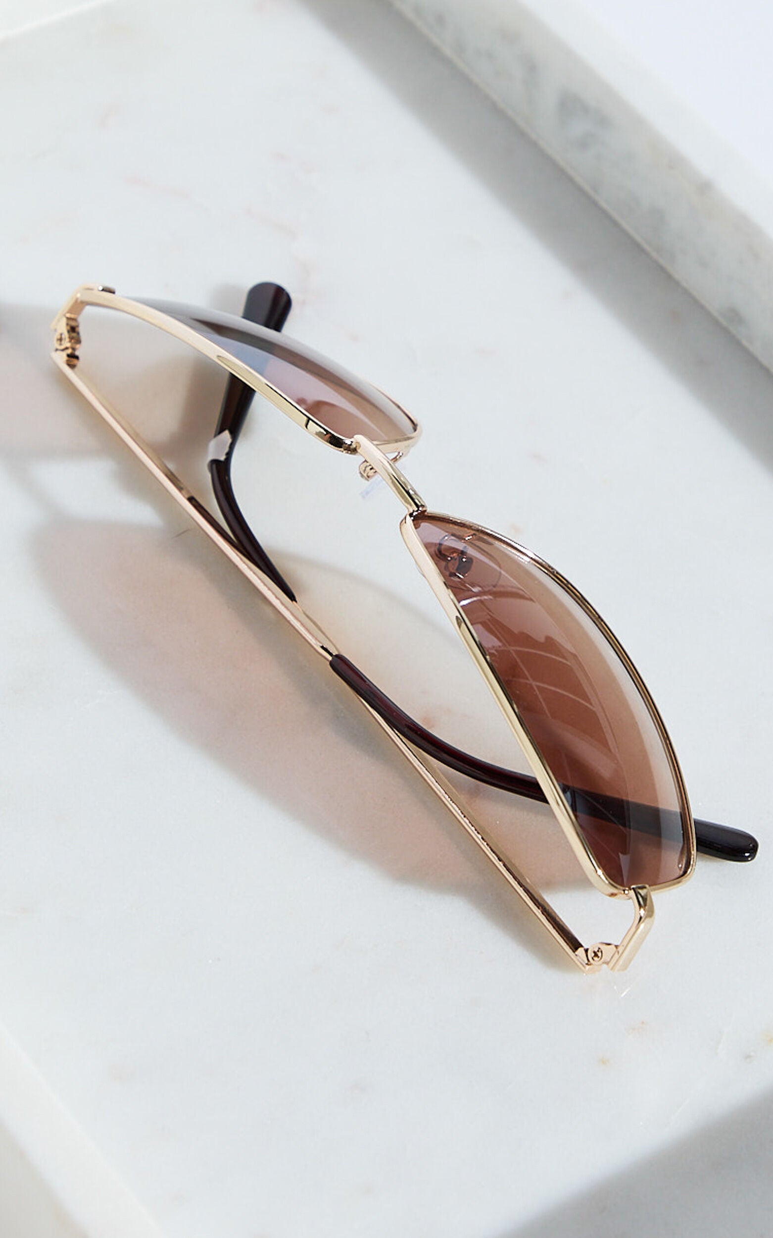 Leauna Sunglasses - Retro Oval Sunglasses in Gold/Brown