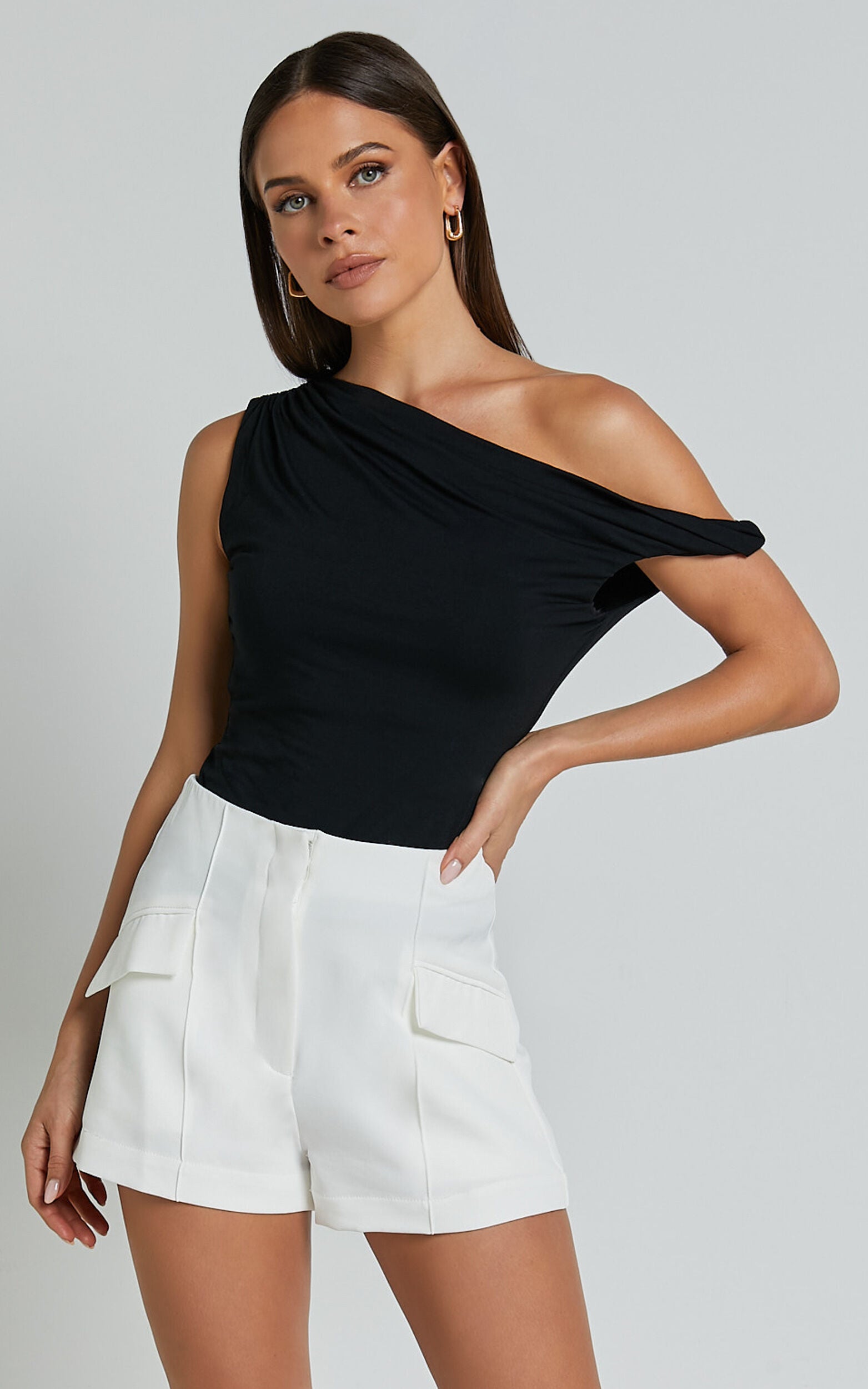 Catarina Shorts - High Waisted Pocket Detail Tailored Shorts in Off White