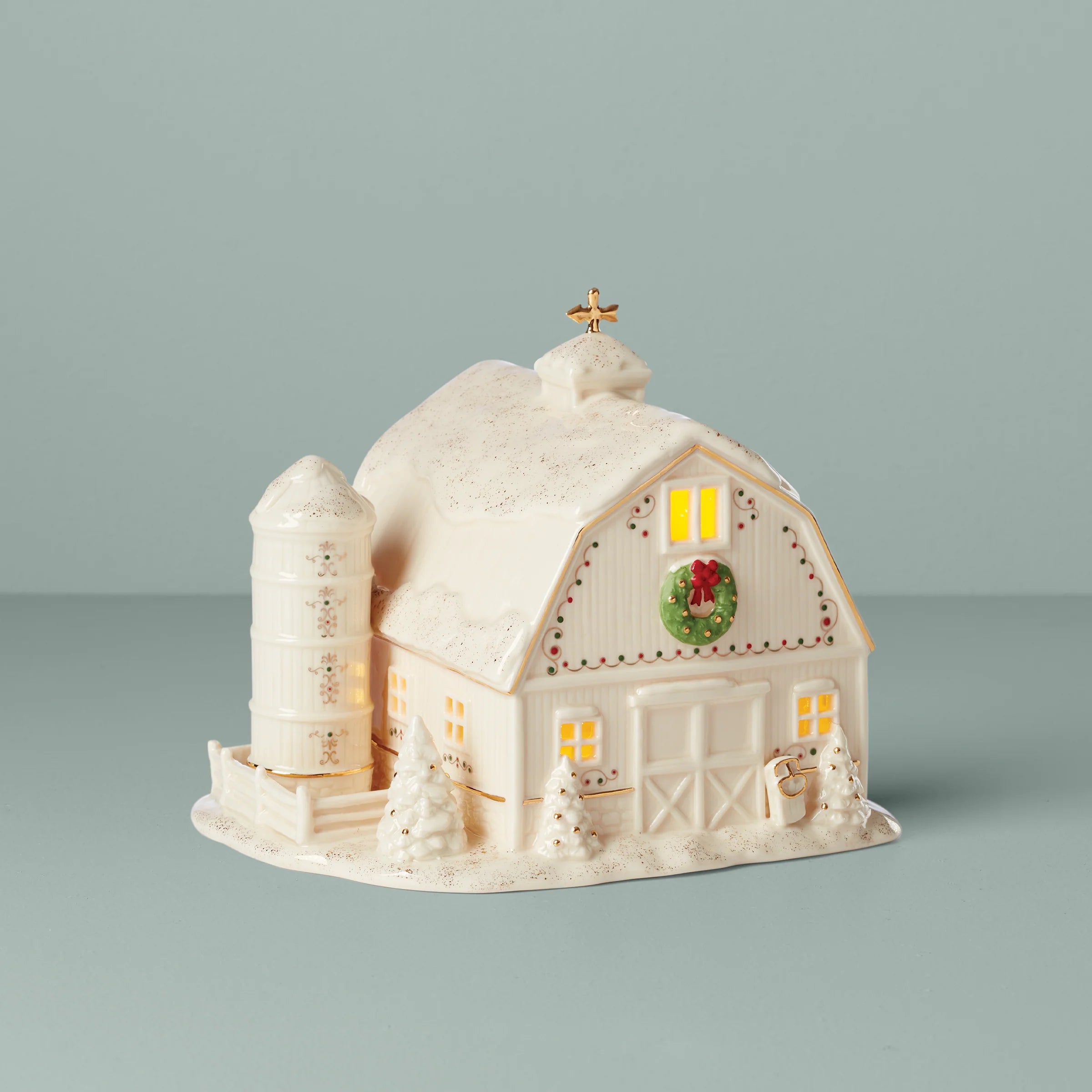 Mistletoe Park Lit Barn