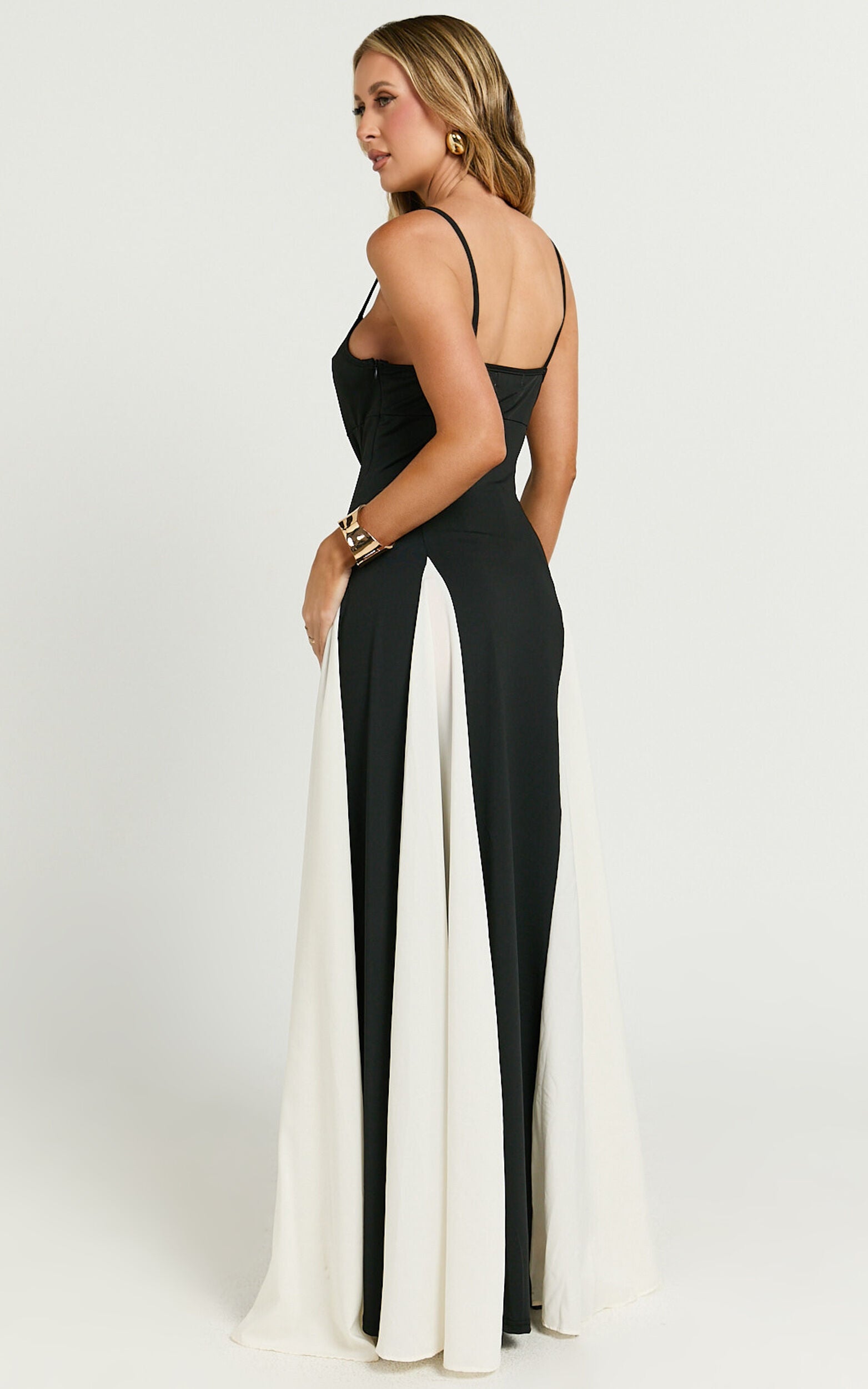 Rima Maxi Dress - Contrast Detail A-line Maxi Dress in Black