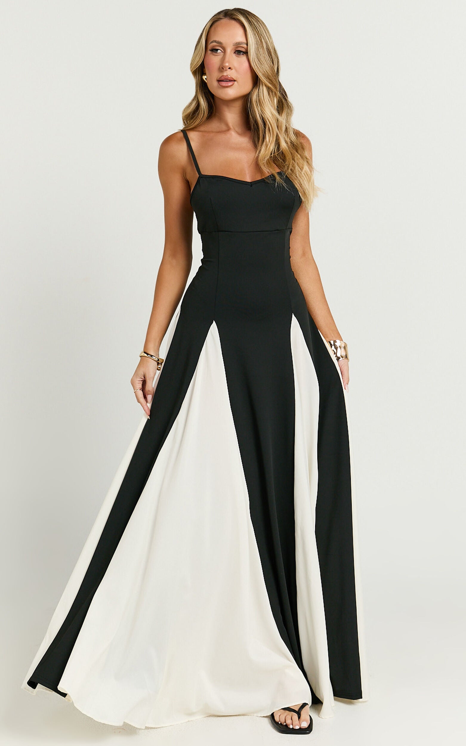 Rima Maxi Dress - Contrast Detail A-line Maxi Dress in Black