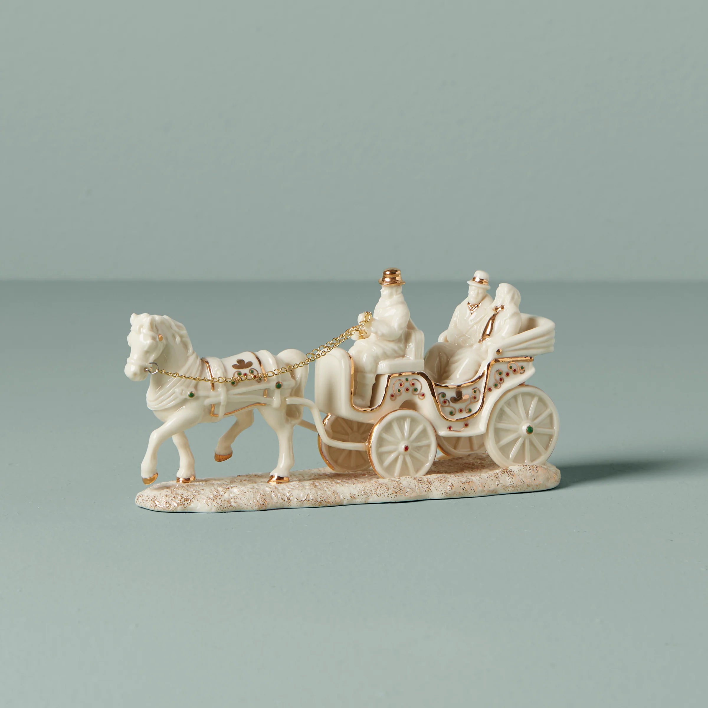 Mistletoe Park Horse-Drawn Carriage Figurine