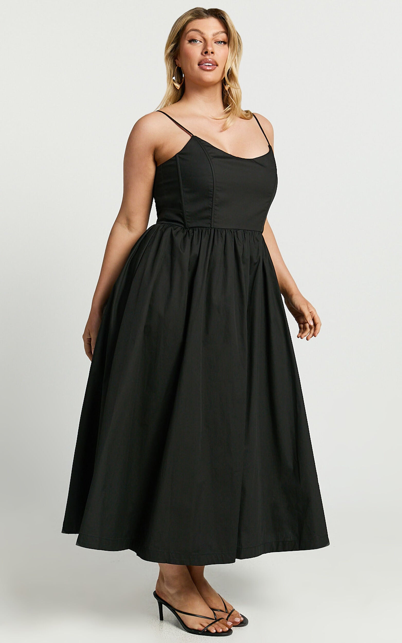 Braelyn Midi Dress - Scoop Neck Flare Dress in Black