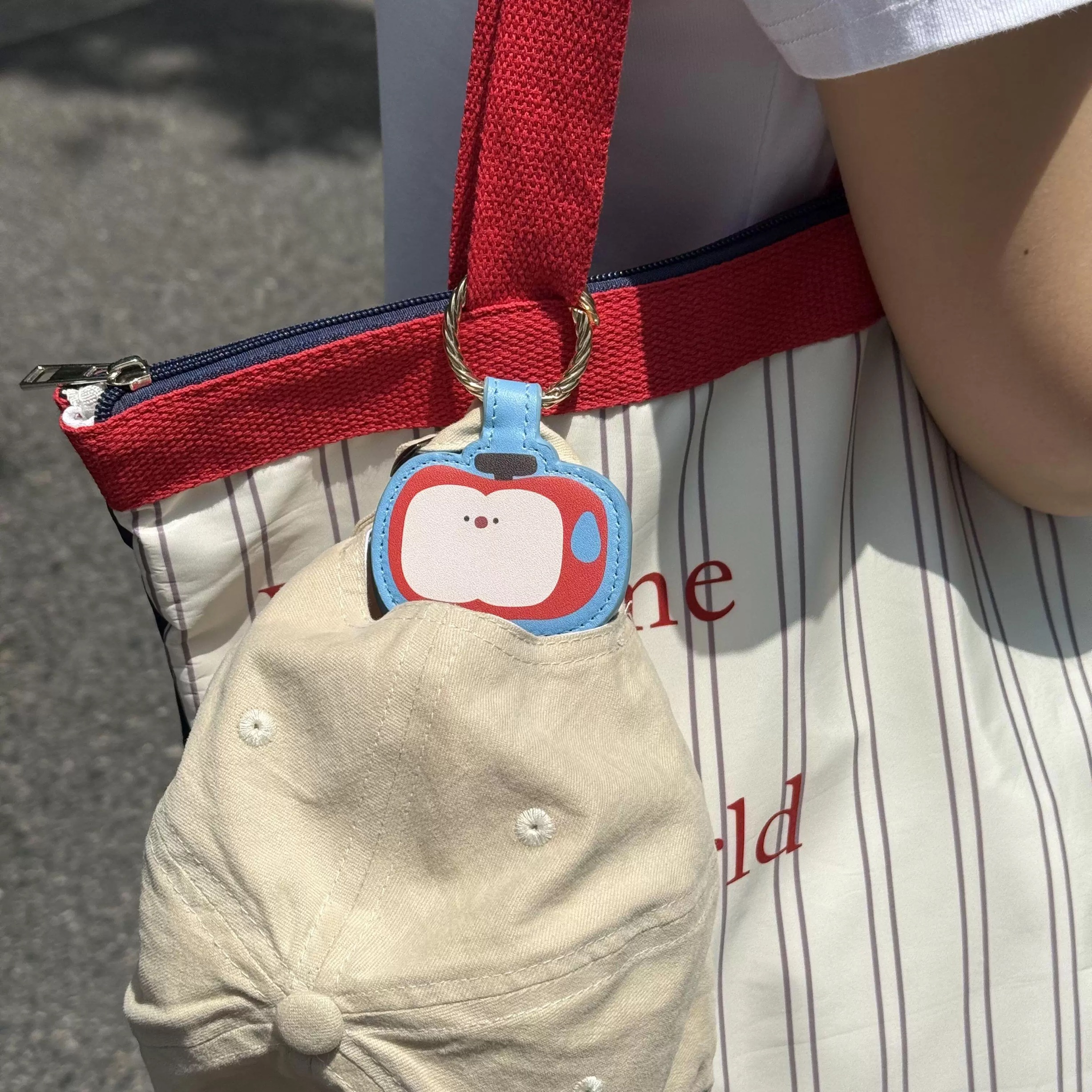 Magnetic Hat Clip & Sunglasses Holder – Multi-Use Keychain Accessory for Bags, Travel & Outdoor