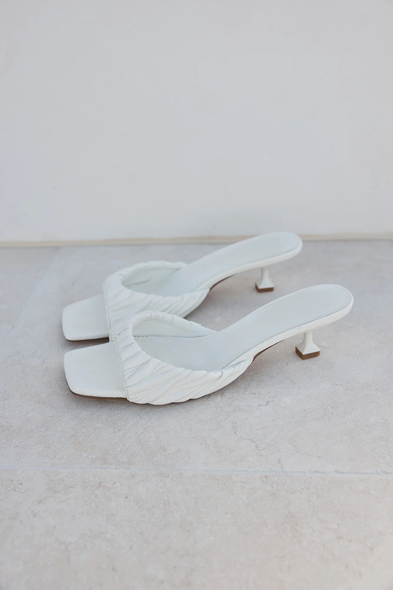 Pilar Heel White