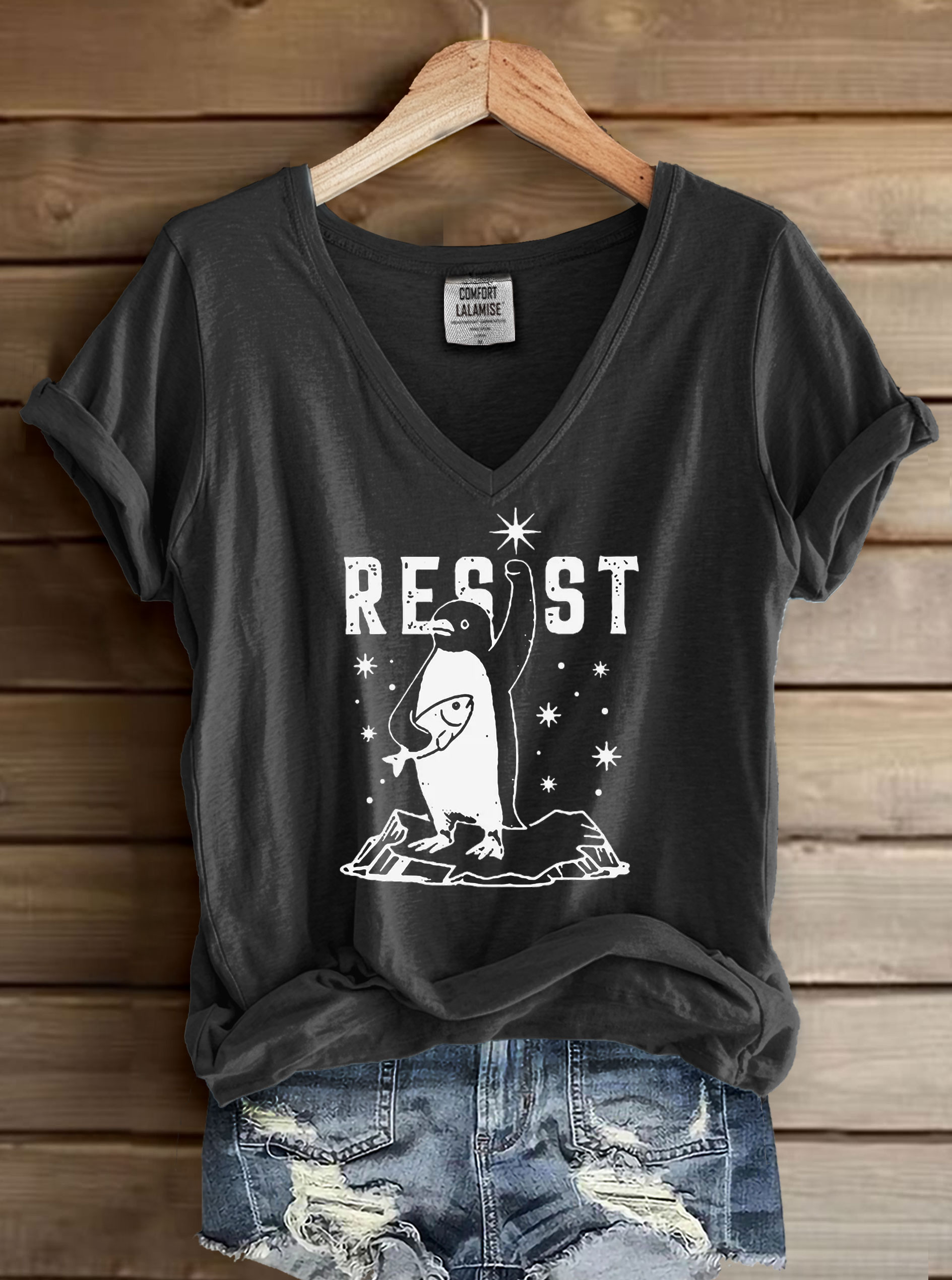 Penguins Resist  Print V-neck Casual T-Shirt