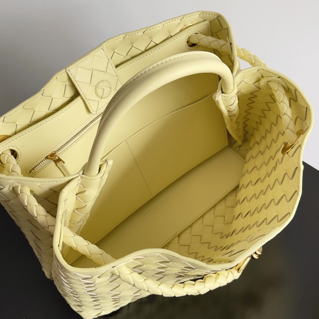Fake Bottega Veneta Medium Andiamo Bag Ice Cream