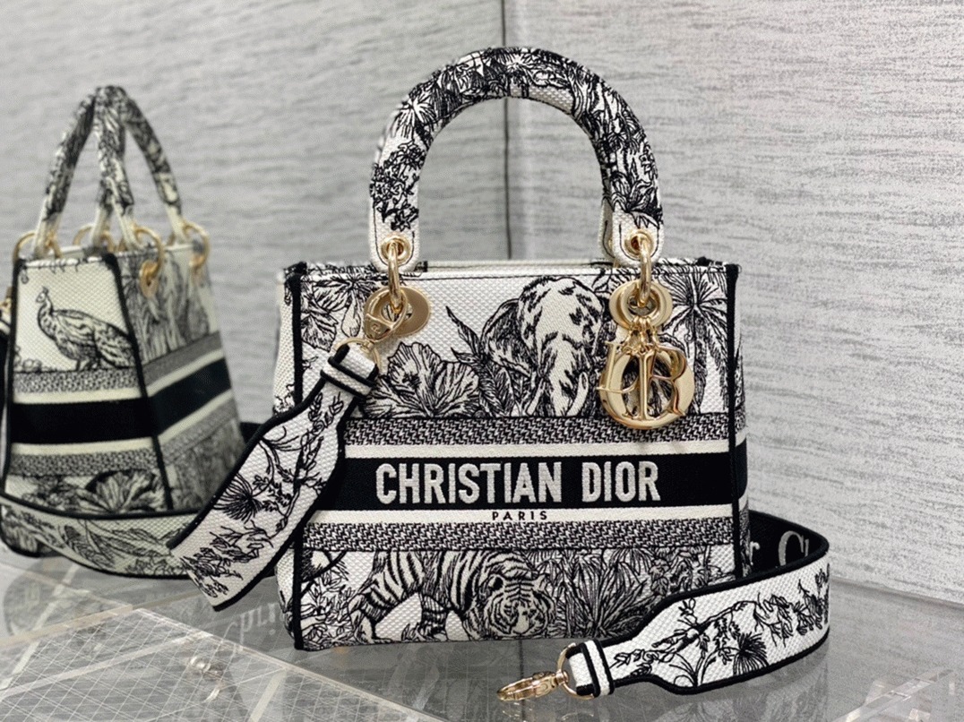 Dior Lady D-Lite Medium Bag Knockoff in White Toile de Jouy Voyage Embroidery