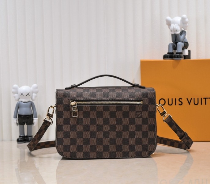 LV Damier Ebene Canvas Metis M40780