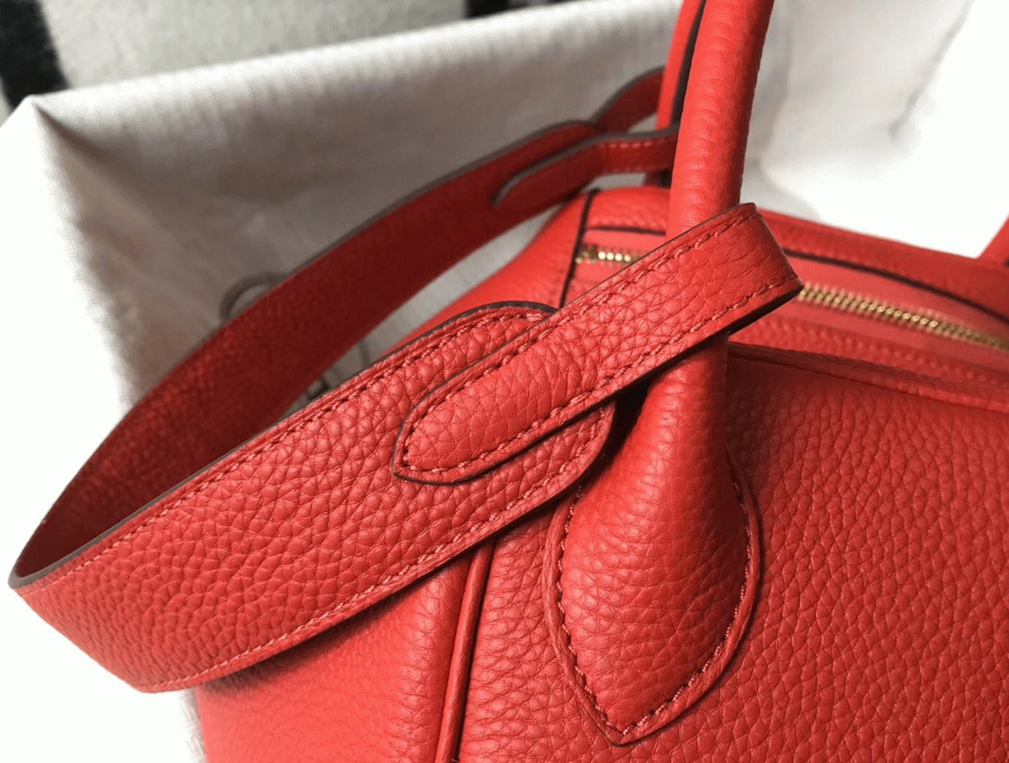 Designer replica Hermes Lindy 30cm bag in red shade
