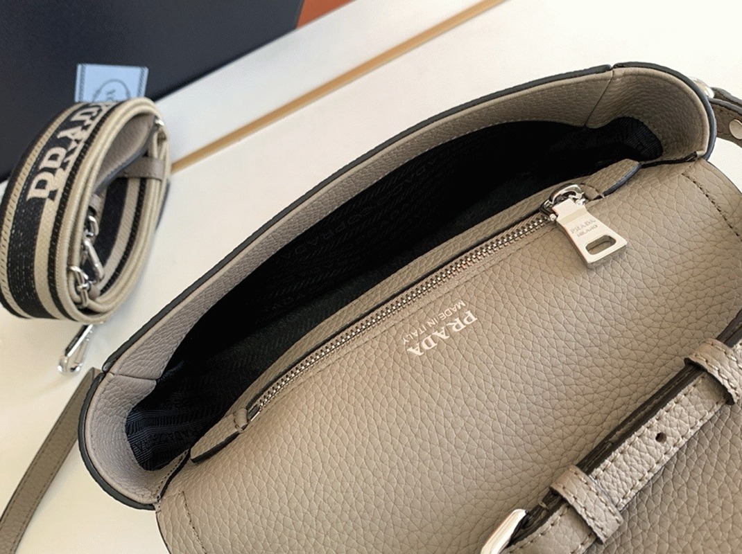 Prada Flap Shoulder Bag Imitation in Grey