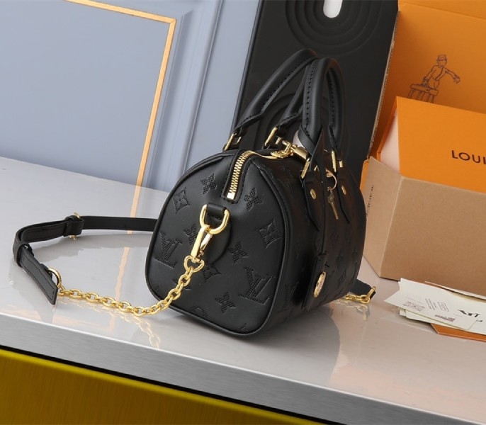 Louis Vuitton Other Leathers Speedy Bandouliere 20 Handbag In Black