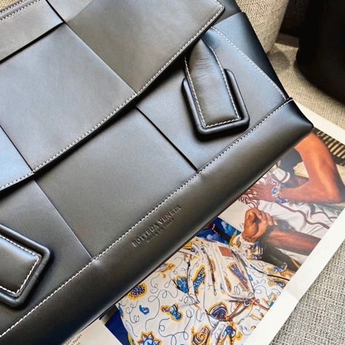 Top Quality Replica Bottega Veneta Arco Medium Bag In Black Intrecciato Calfskin