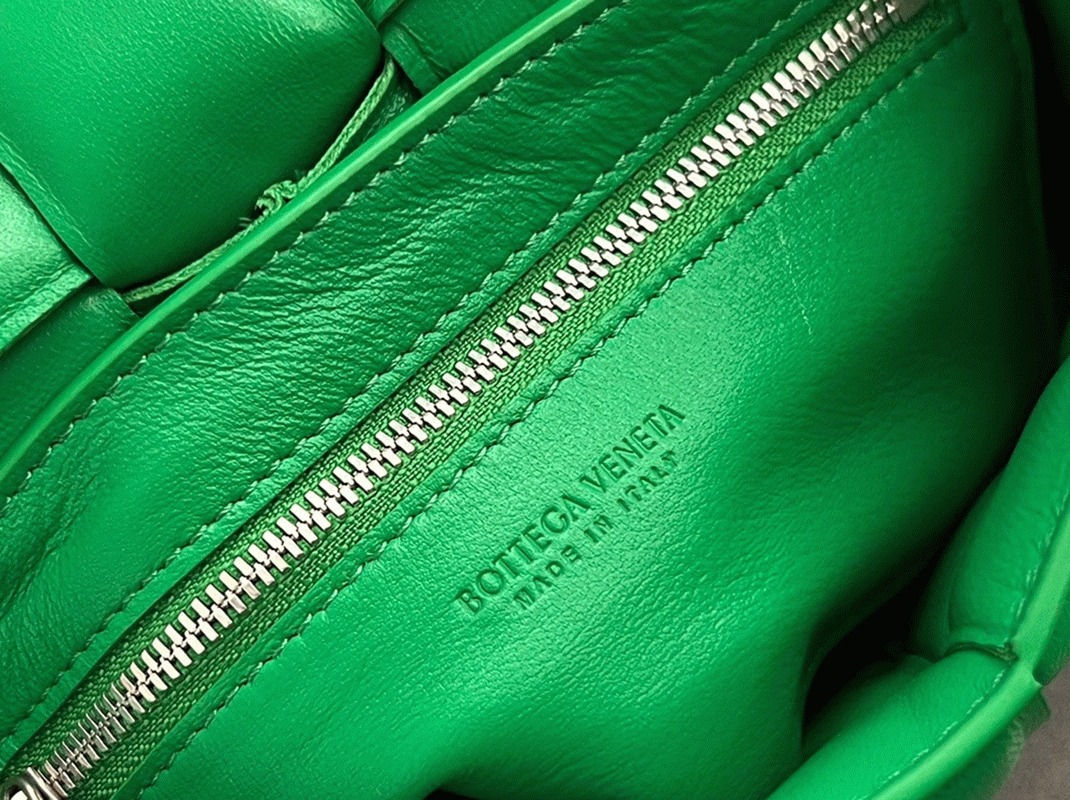 Replica Bottega Veneta Small Padded Cassette Bag Parakeet