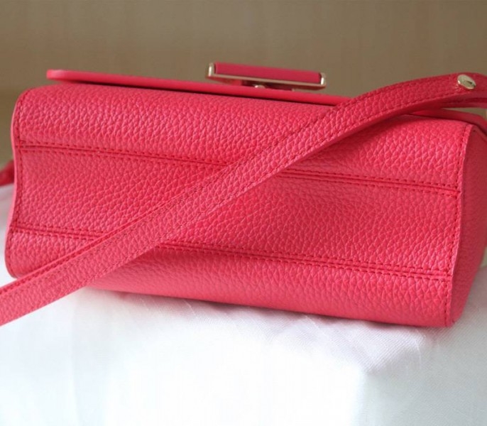 Louis Vuitton Taurillon Leather Twist MM Scrunchie Handle In Pondichery Pink