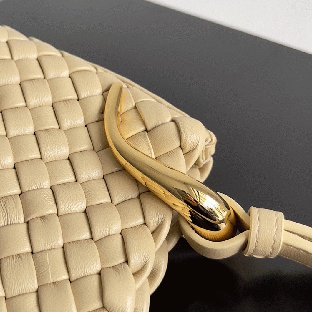 Fake Bottega Veneta Clicker Small Bag Porridge