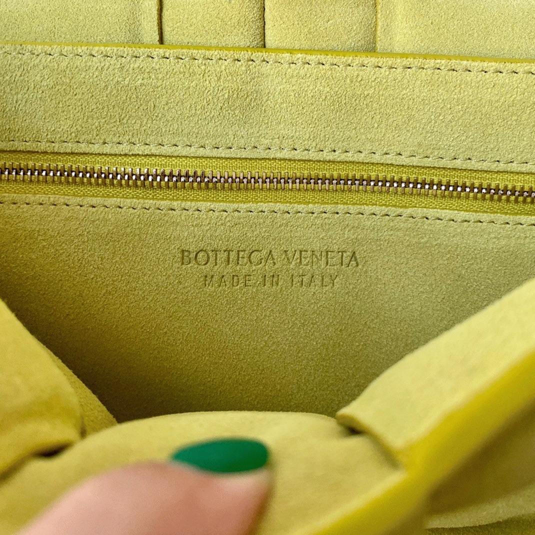 Top Quality Fake Bottega Veneta Chain Cassette Bag In Kiwi