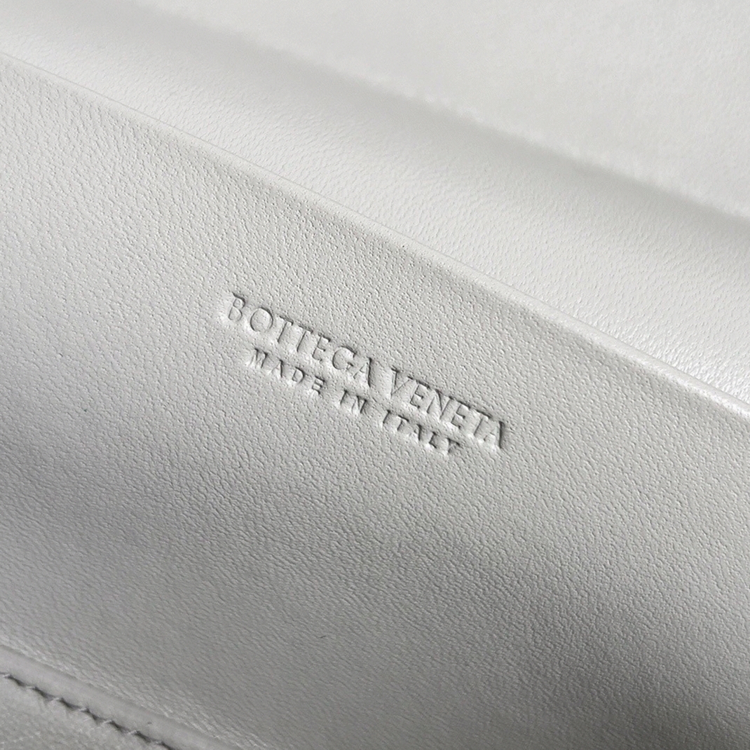 Replica Bottega Veneta Bang Bang Vanity Case Ivory