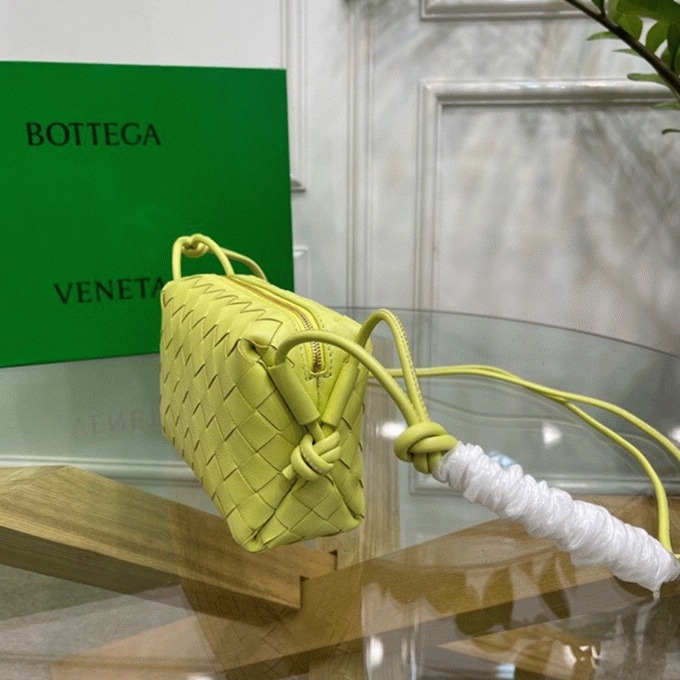Knockoff Bottega Veneta Loop Small Bag Lantern