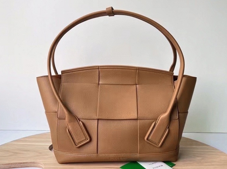Top Quality Replica Bottega Veneta Arco Medium Bag In Caramel