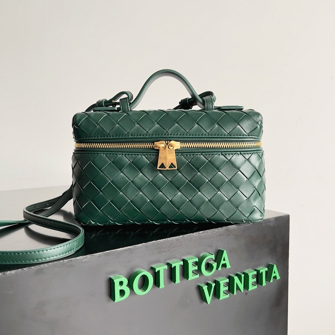 Fake Bottega Veneta Bang Bang Vanity Case Green