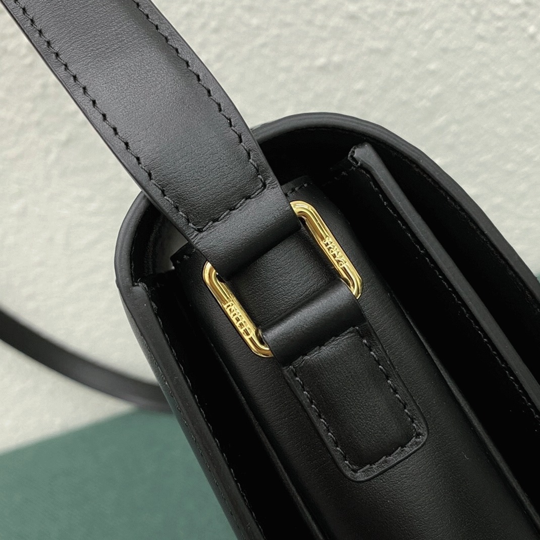 Top Quality Knockoff Celine Triomphe Large Bag In Black