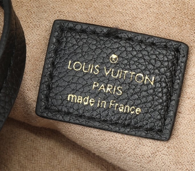 Louis Vuitton Low Key MM Hobo In Black