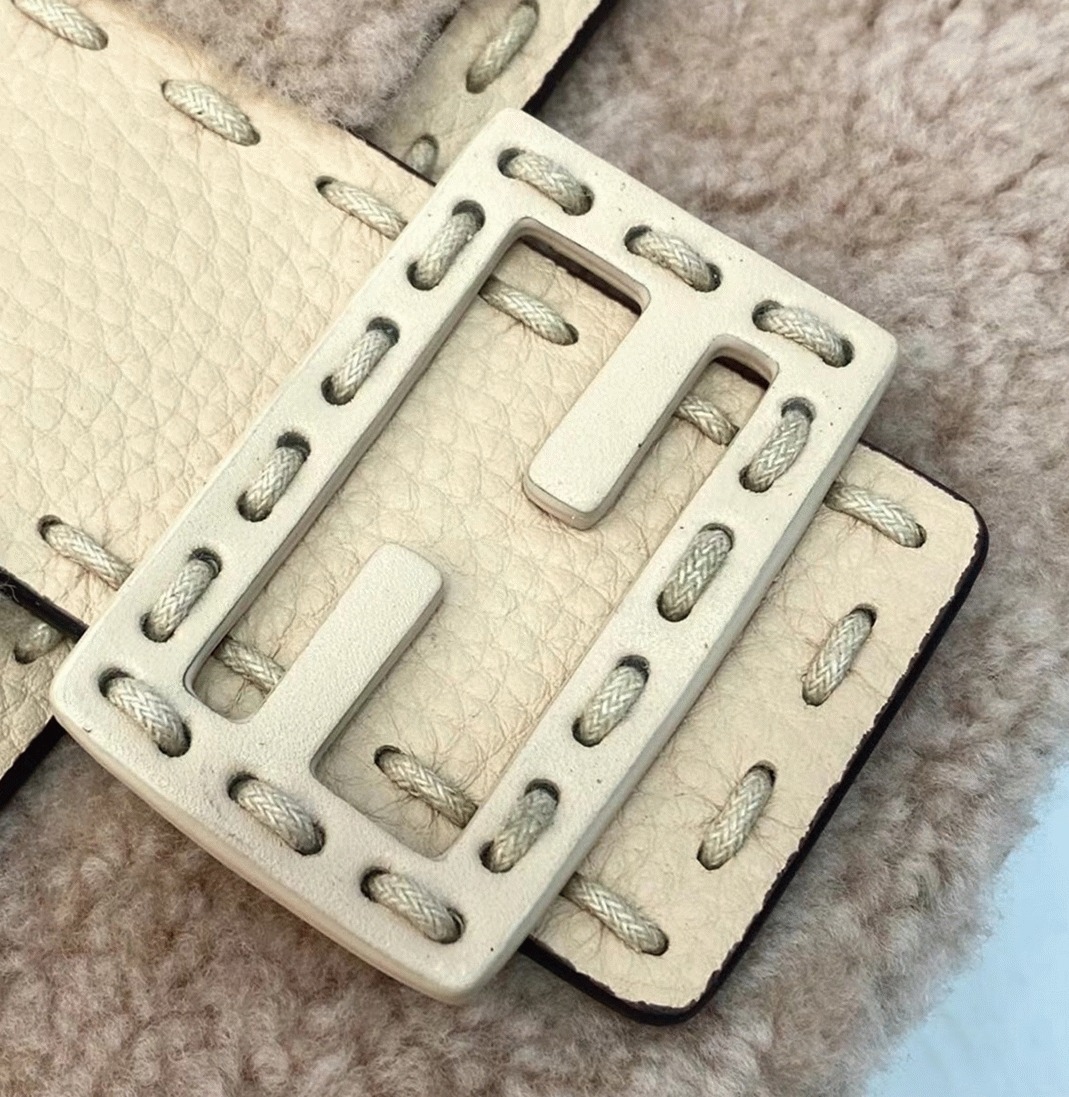 Top Quality Fake Fendi Medium Baguette Bag In Beige