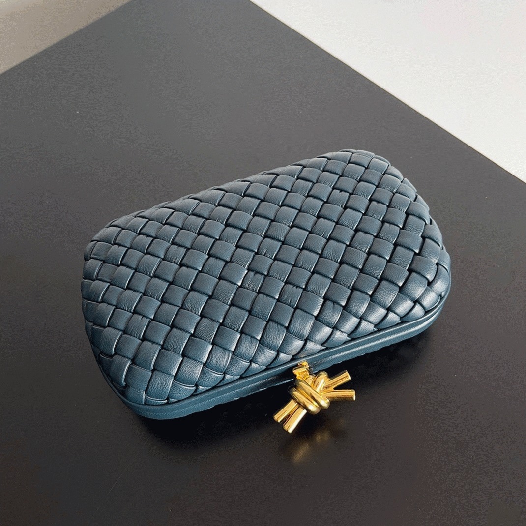 Replica Bottega Veneta Knot Minaudiere Clutch Space