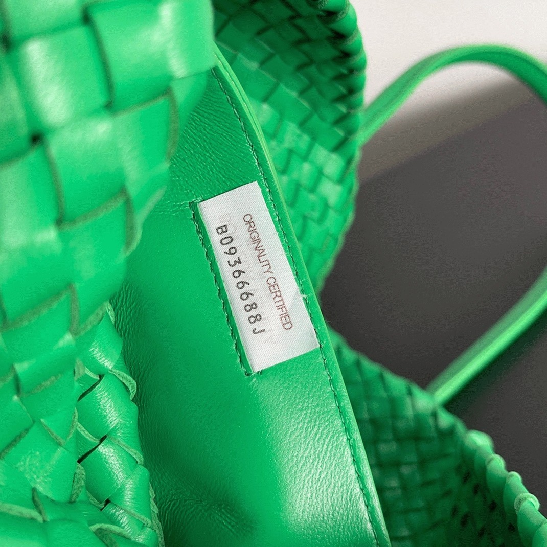 Top Quality Fake Bottega Veneta Cabat Medium Bag In Green Intrecciato Lambskin