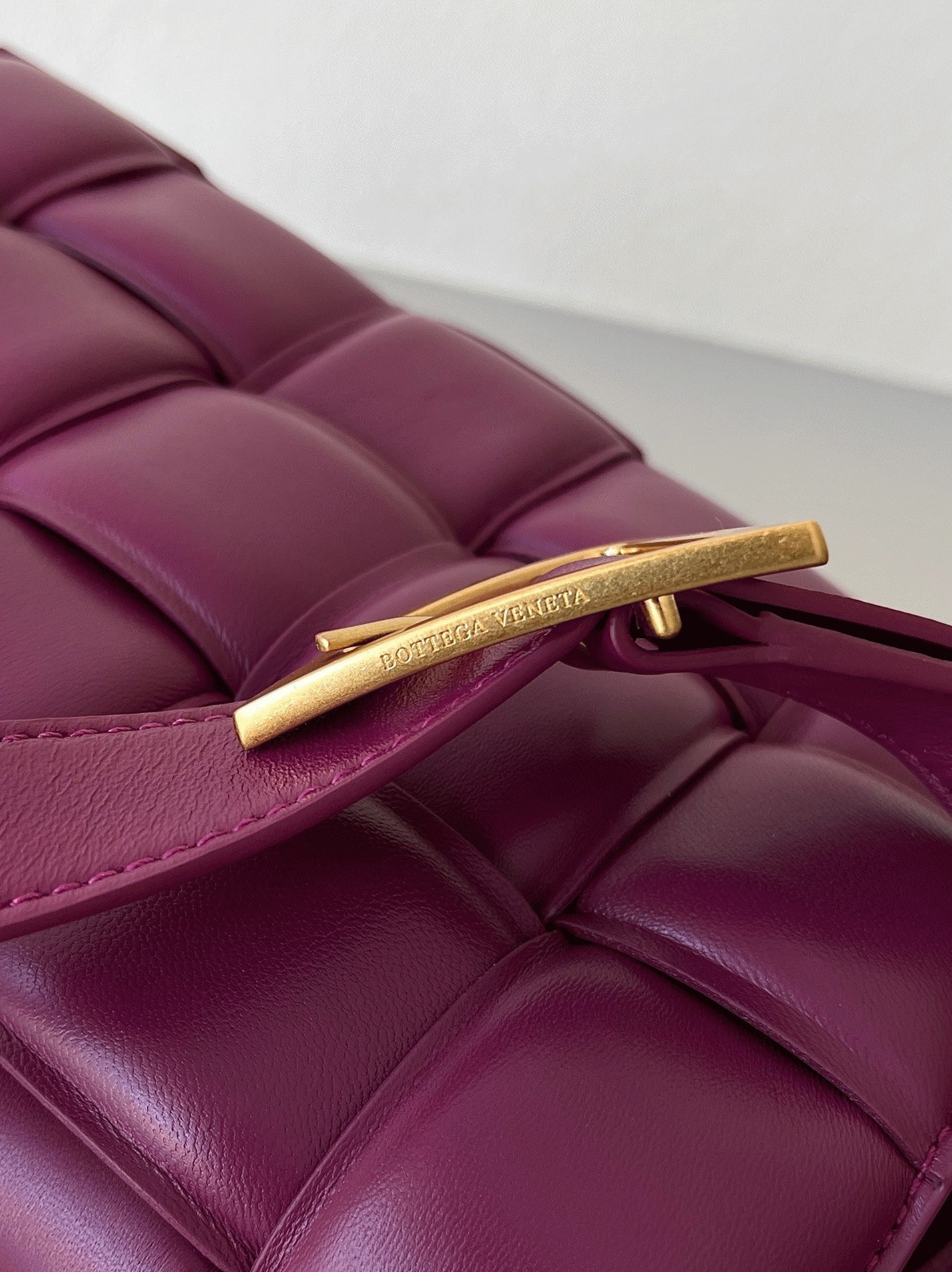 Top Quality Imitation Bottega Veneta Padded Cassette Bag In Cinnabar