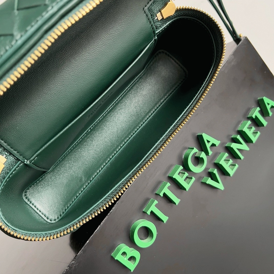 Fake Bottega Veneta Bang Bang Vanity Case Green