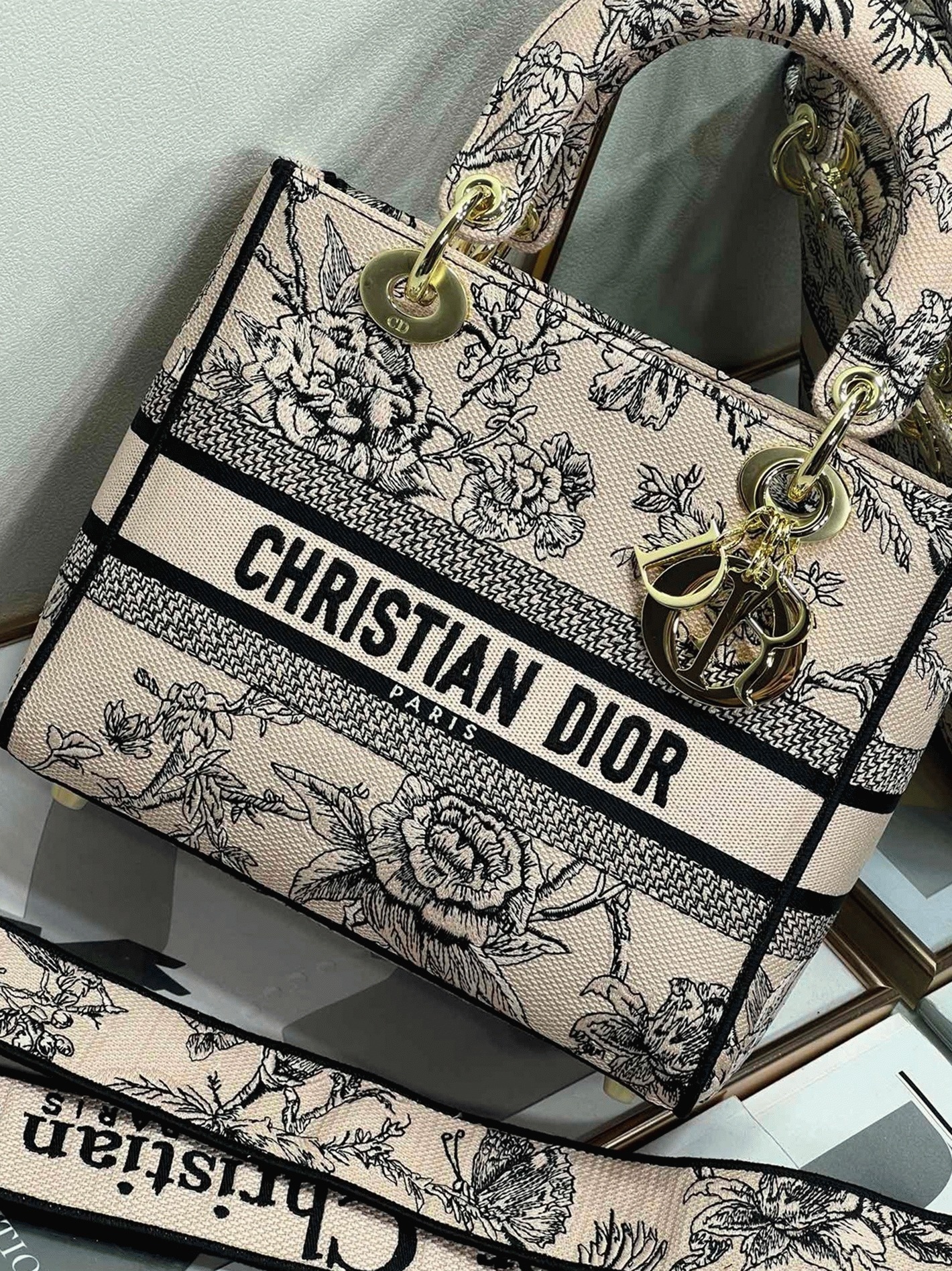Dior Lady D-Lite Medium Bag Knockoff in Powder Jardin Botanique Embroidery