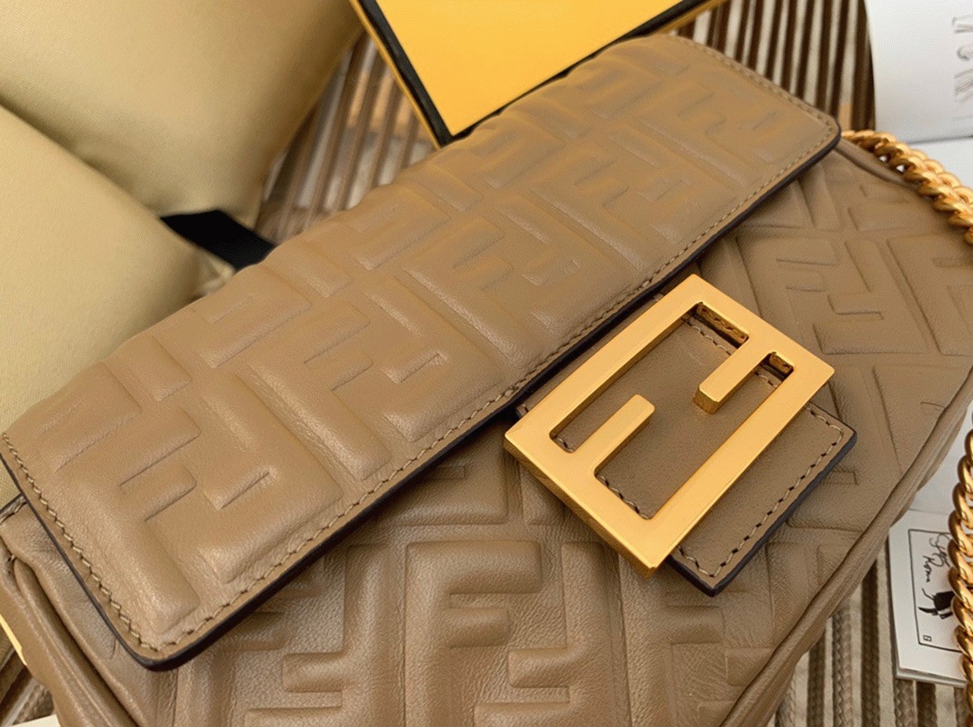 Top Quality Fendi Baguette Chain Midi Bag In Taupe