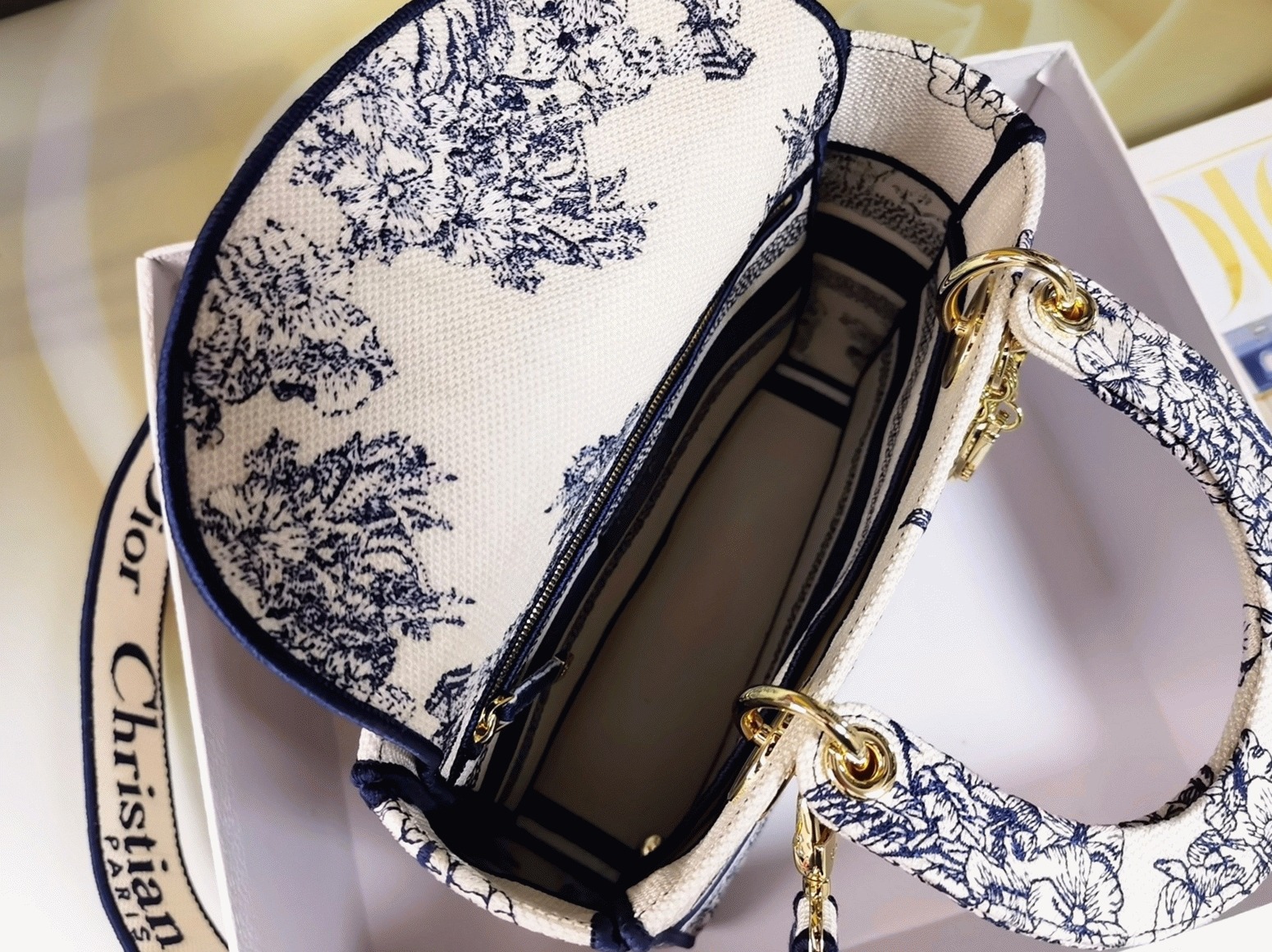 Dior Lady D-Lite Medium Bag Knockoff in Blue Multicolor Rêve d Infini Embroidery