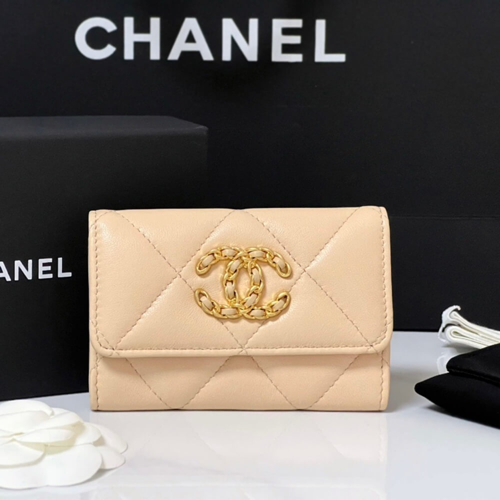 Chanel 19 flap card holder