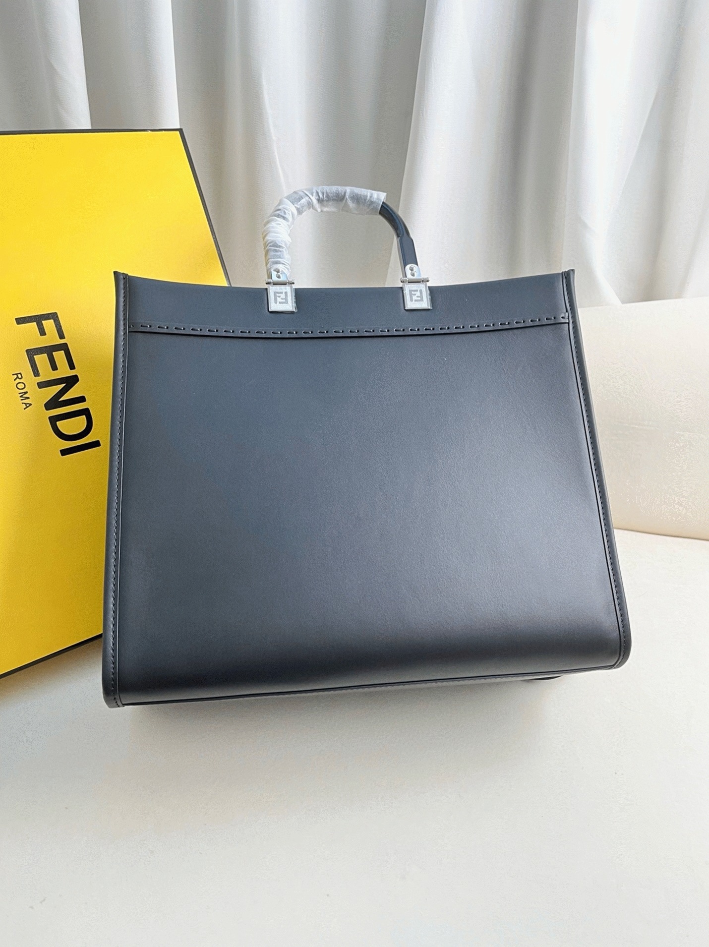 Top Quality Knockoff Fendi Sunshine Medium Tote Bag In Noir Calfskin