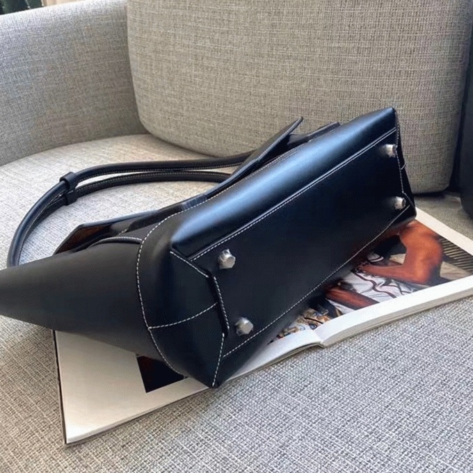 Top Quality Replica Bottega Veneta Arco Medium Bag In Black Intrecciato Calfskin