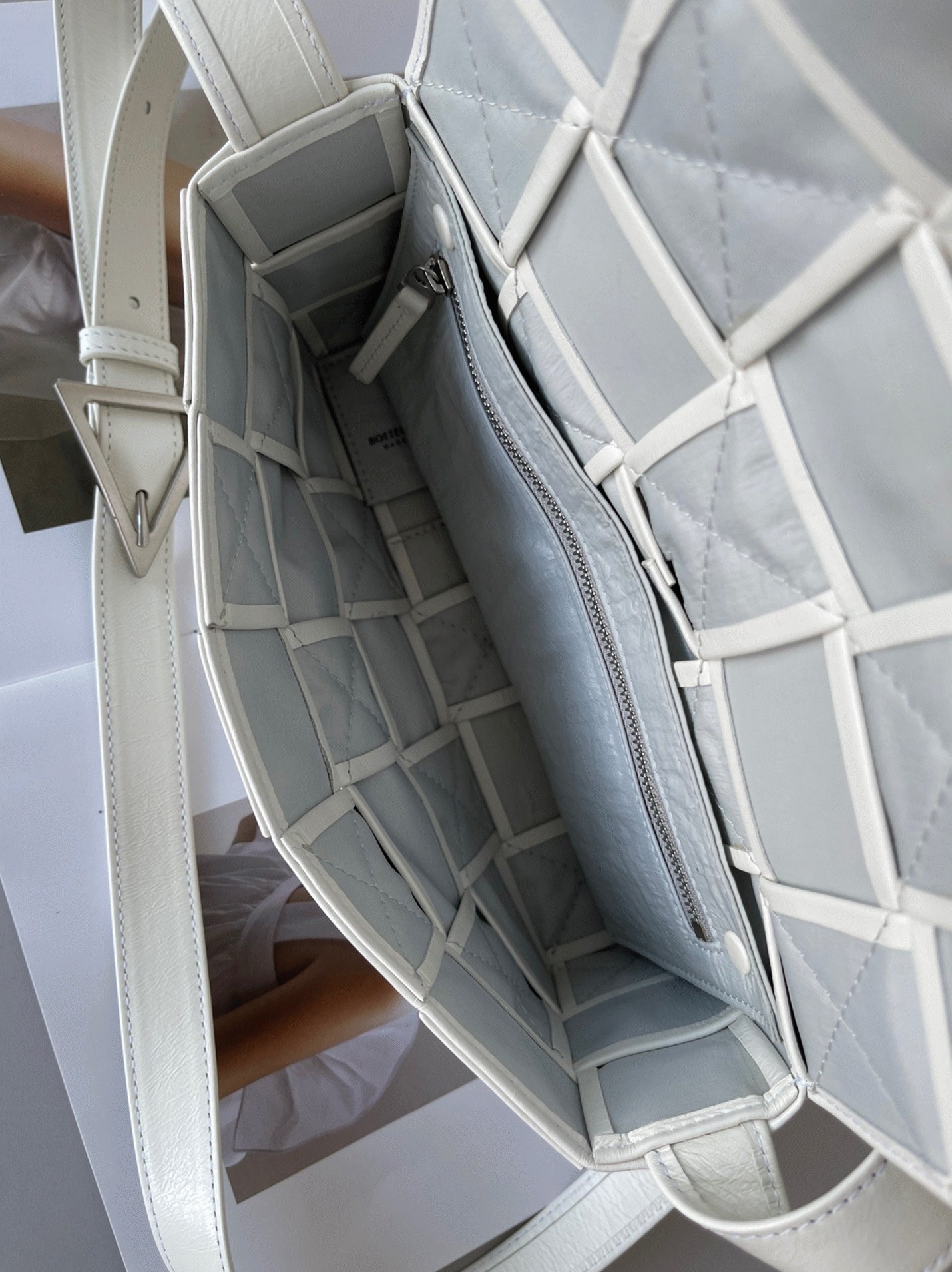 Top Quality Replica Bottega Veneta Cassette Bag In White