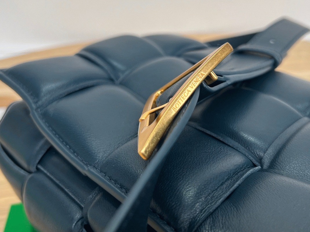 Top Quality Replica Bottega Veneta Padded Cassette Bag In Dark Blue