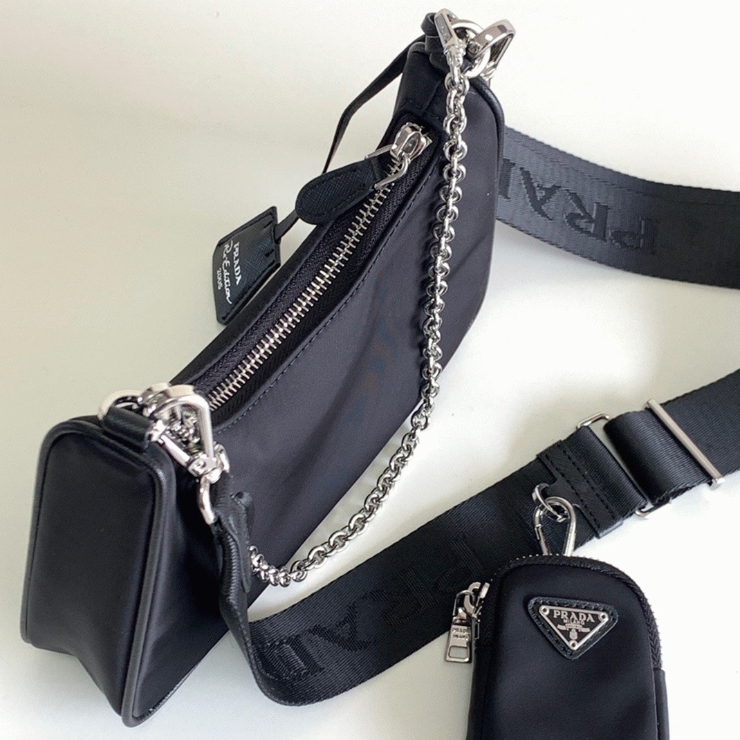 Prada Re-Edition Shoulder Bag Fake in Black