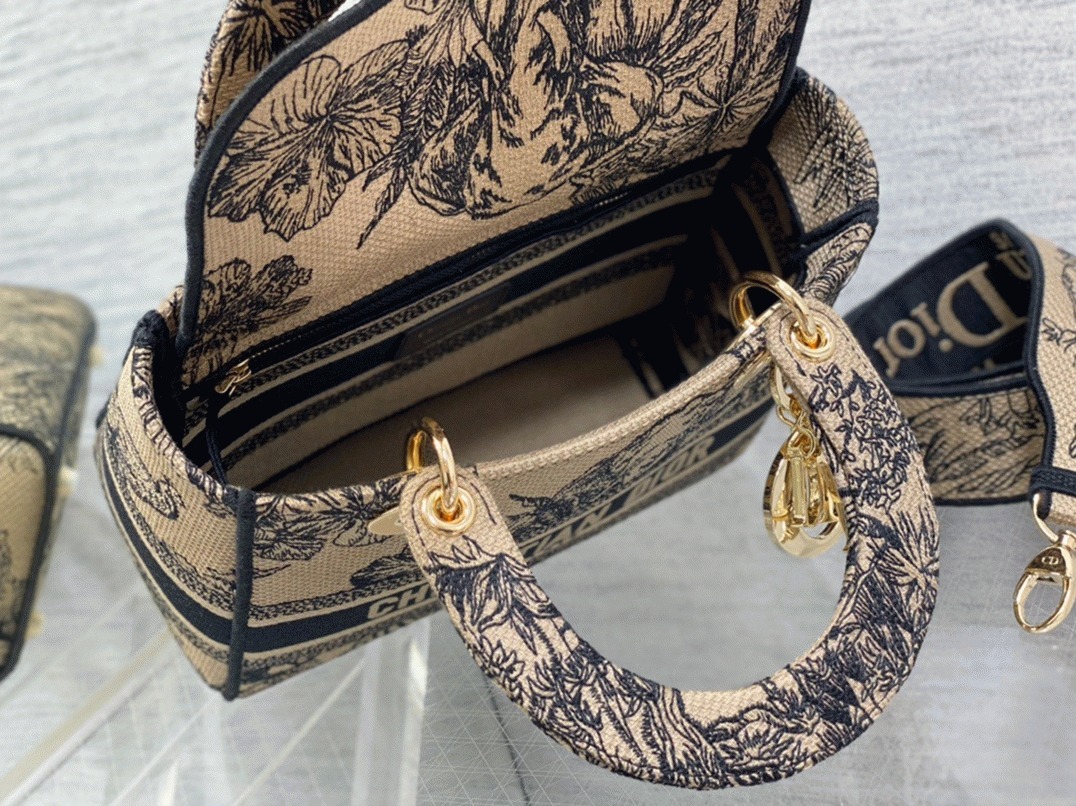Dior Lady D-Lite Medium Bag Fake in Beige Toile de Jouy Voyage Embroidery